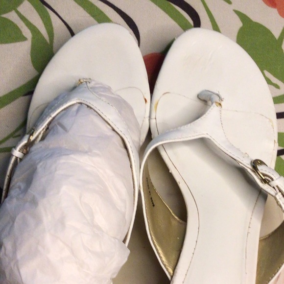 ❤️❤️❤️White sandals with low heel. Need be bundle - Picture 5 of 9